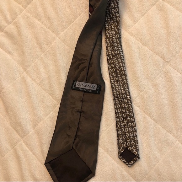 Daniel Craig Print Silk Tie - Picture 3 of 4